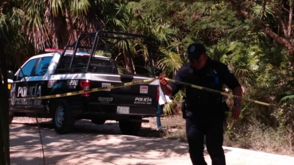 Hallan a un ejecutado en la carretera costera Tulum-Boca Paila.
