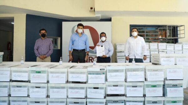 Entrega presidente de la Jugocopo la Cuenta Pública 2020 del Poder Legislativo.