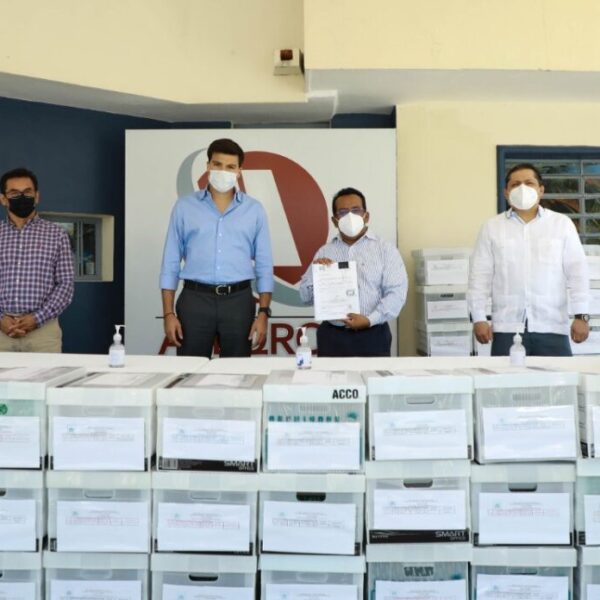 Entrega presidente de la Jugocopo la Cuenta Pública 2020 del Poder Legislativo.