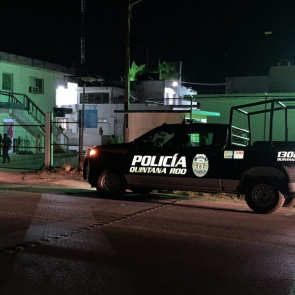 Cuerda de reos del Cereso de Chetumal a la cárcel de Cancún.