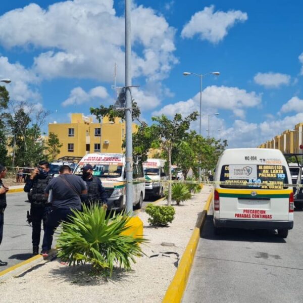 Cancún: Rafaguean paradero de combis en Cielo Nuevo (VIDEO).