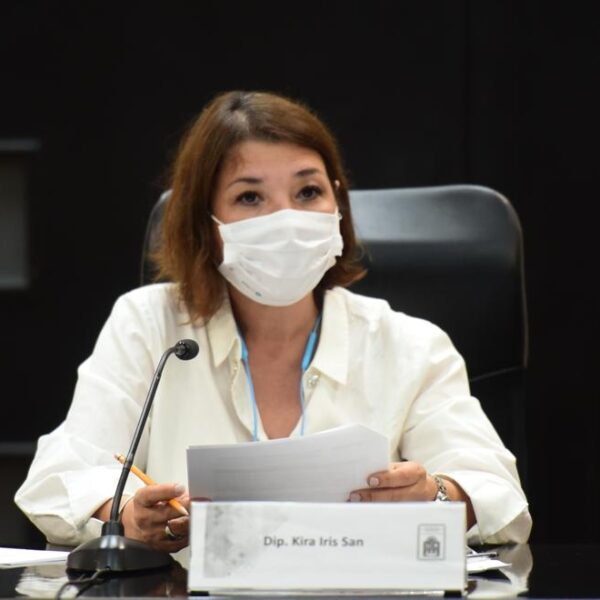 Advierte diputada Kira iris grave riesgo por datos biométricos por uso de celulares.