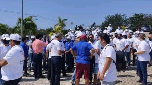 Protestan taxistas de Playa del Carmen por elección amañada en su sindicato.