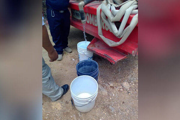 En Lázaro Cárdenas surten con el vital líquido a las familias El Tintal.