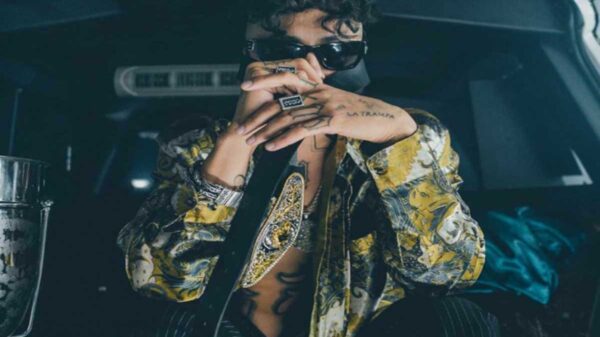 El uso de las nuevas tecnologías sin duda alguna ha sido fundamental en tiempos de pandemia y eso al parecer lo aplican muy bien los raperos en la actualidad