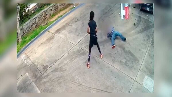 Anciano de 82 años se viraliza en redes sociales, luego de que enfrentará a un joven armado durante un asalto