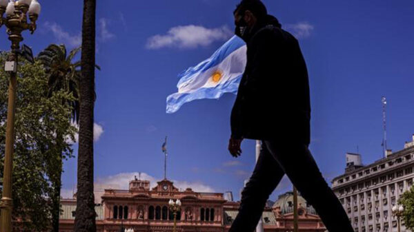 Argentina impondrá nuevas medidas tras registrar un récord de contagios