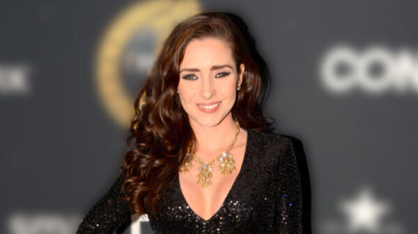 Ariadne Díaz posa al estilo de Yanet Garcia presumiendo el "derriere" en bikini