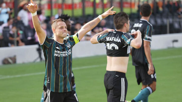 “Revive” el Chicharito, lo nombran jugador de la semana