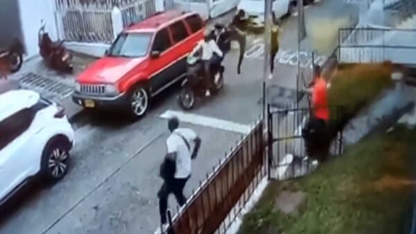 Un frustrado asalto en el municipio de Pereira, en Colombia se ha hecho viral, por la forma en que se impidió el atraco