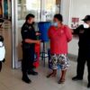 Depravado es detenido por espiar a una menor en el baño de una plaza en Mérida
