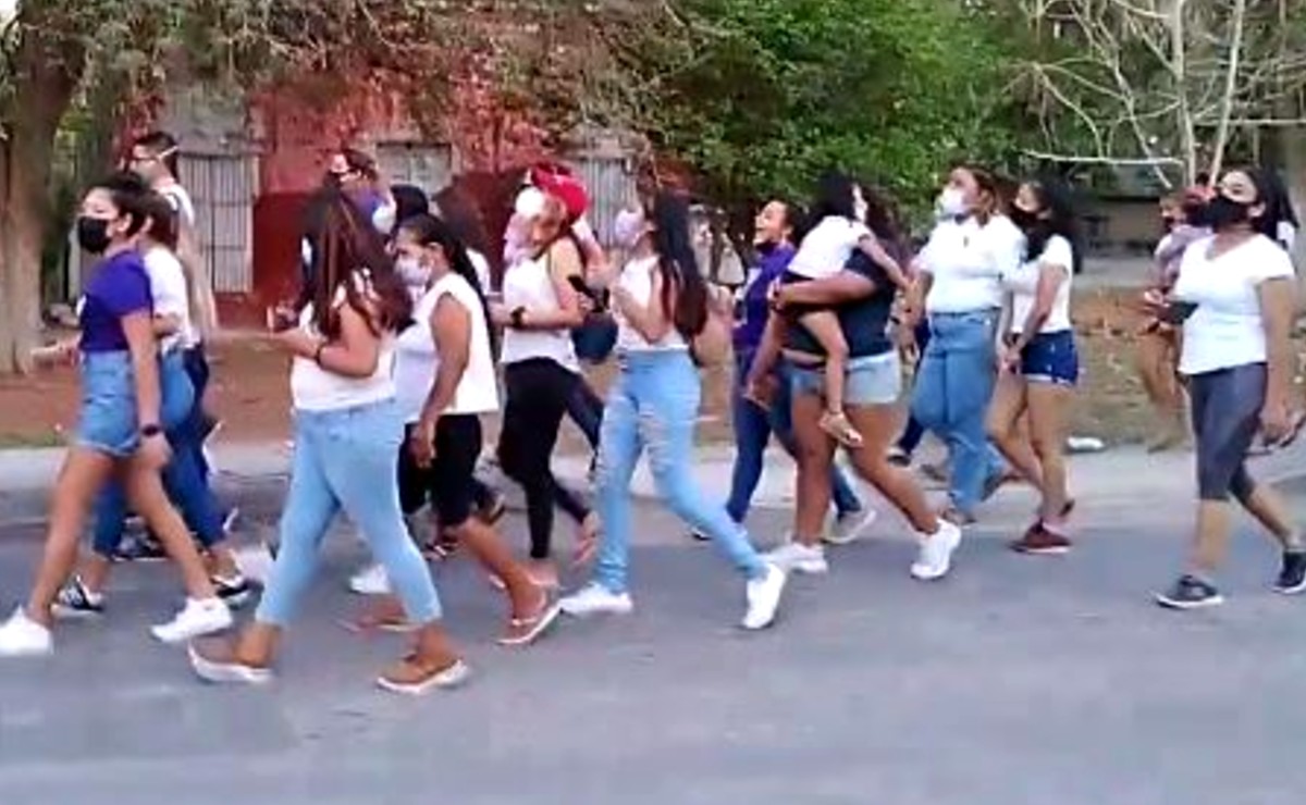 Mujeres marchan para pedir justicia por el feminicidio de joven hallada en Mérida