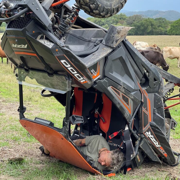 Fernando Carrillo sufre aparatoso accidente y se toma la "foto pal face"