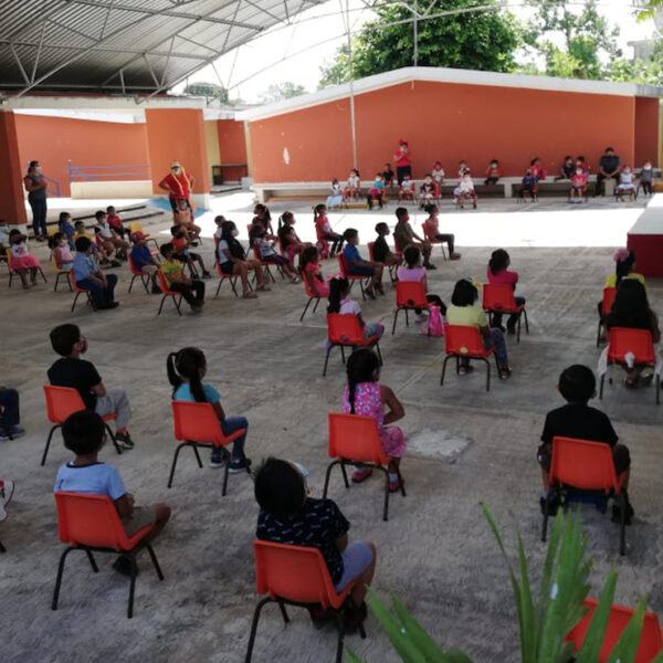 Festejan a niños de kinder en Kantunilkín