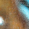 Captan dunas azules en Marte, las cuales combina con las imágenes tomadas por el sistema de emisión térmica de la sonda espacial Mar Odyssey