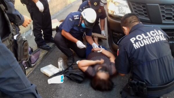 Conductor de una combi, atropella a una mujer en el centro de Mérida