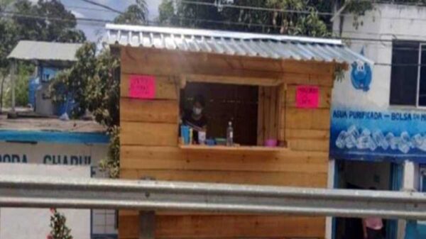 Tras ahorrar todo el dinero que recibía de la beca Benito Juárez, una joven de 17 años decidió poner su propio negocio de raspados