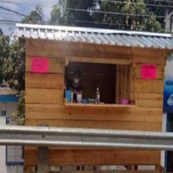 Tras ahorrar todo el dinero que recibía de la beca Benito Juárez, una joven de 17 años decidió poner su propio negocio de raspados