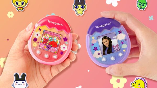 Presentan nueva versión del Tamagotchi ahora con una camarita