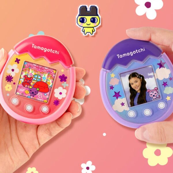 Presentan nueva versión del Tamagotchi ahora con una camarita