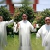 Tras estallar la pandemia el sacerdote Ezequiel Padilla, se propuso seguir en contacto con sus fieles y, ahora la rompe en TikTok