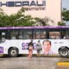 Colocan publicidad proselitista en transporte público de Cancún.