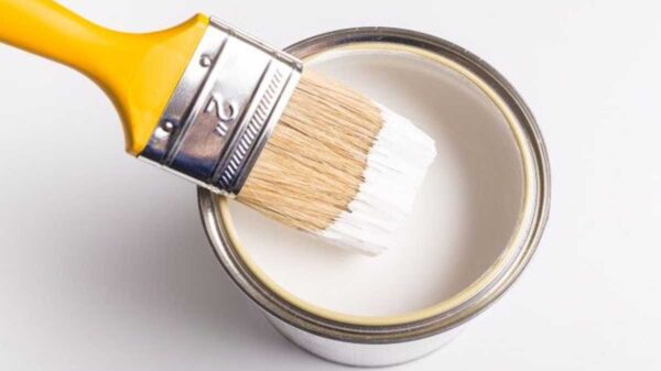 Ingenieros de la Universidad de Purdue crearon una pintura que enfría cual si fuera un aire acondicionado.