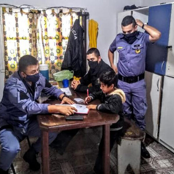 Si bien la policía en algunos países tiene mala reputación por casos de abusos y corrupción, la siguiente historia hace la excepción