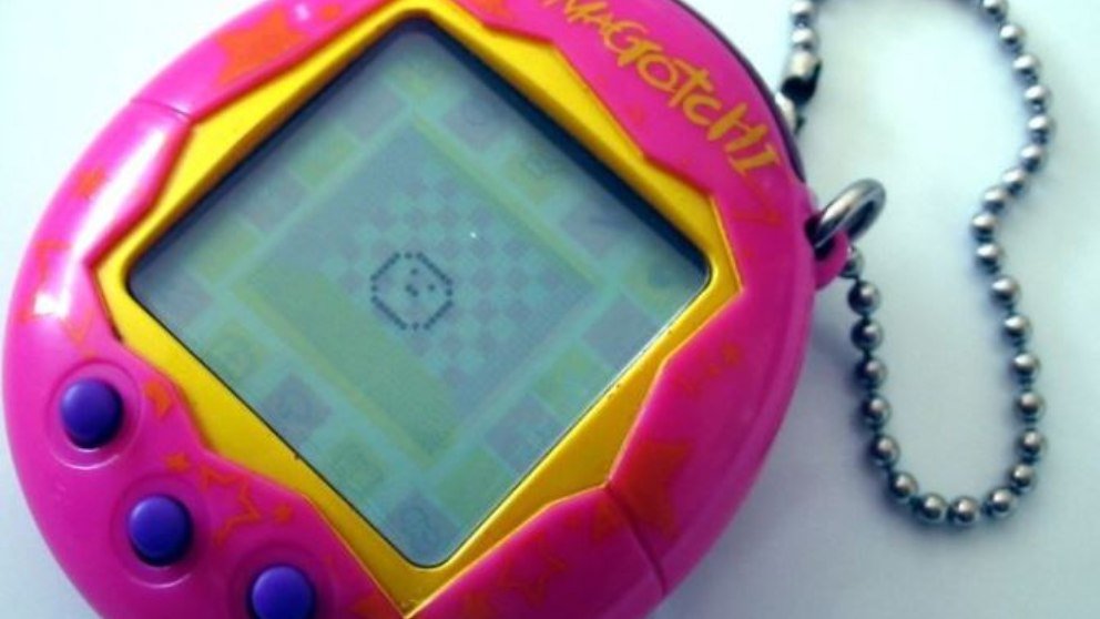 Presentan nueva versión del Tamagotchi ahora con una camarita
