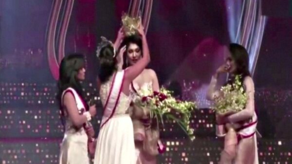 Por esta divorciada le arrebatan la corona la triunfadora del concurso de belleza Mrs Sri Lanka 2021
