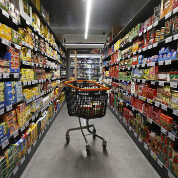 Cliente se queja de insulto racista y lo corren de tienda