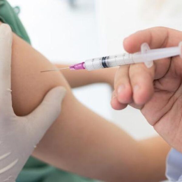 Con dosis para perros vacunan contra covid-19 a 100 personas