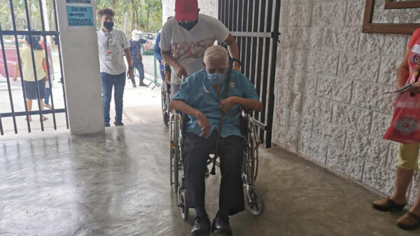 Vacunas anticovid se aplicaran sólo a quienes tengan 60 años o mas