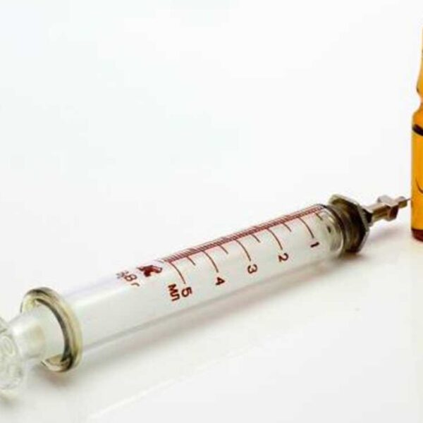 Autoridades Chilenas informaron que una veterinaria habría vacunado a 70 personas contra el Covid-19 con un inmunizante para perros