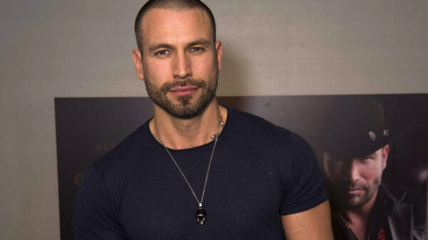 Rafael Amaya revela cómo es relación con Julio César Chávez