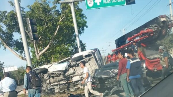 Aparatoso accidente en la carretera Playa del Carmen-Tulum (VIDEO).
