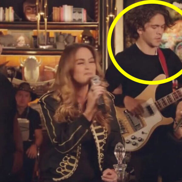 ¡Causa furor! Hijo de Lucero y Mijares aparece por primera vez en un concierto