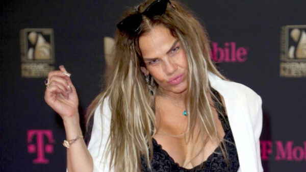 Niurka Marcos se defienda tras críticas por mostrar sus senos en programa en vivo