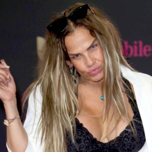 Niurka Marcos se defienda tras críticas por mostrar sus senos en programa en vivo