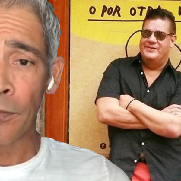  Johnny Lozada conmovido hasta las lágrimas recuerda a su compañero Ray Reyes de 'Menudo'