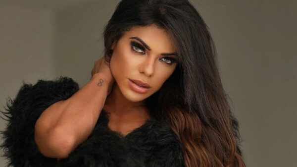 Suzy Cortez presume sobre su camita su diminuto ‘Covikini’