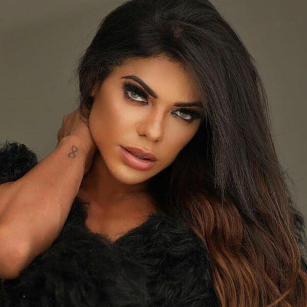 Suzy Cortez presume sobre su camita su diminuto ‘Covikini’