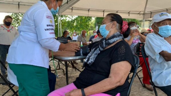 Inicia vacunación contra el Covid-19 a adultos mayores de 60 años en Bacalar.