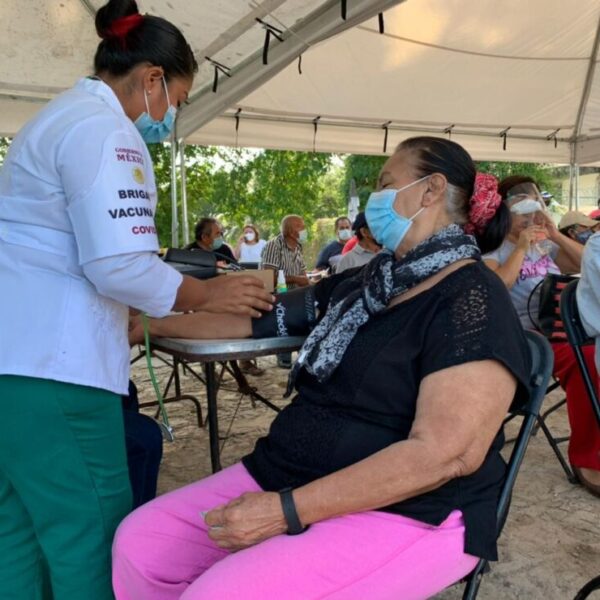 Inicia vacunación contra el Covid-19 a adultos mayores de 60 años en Bacalar.