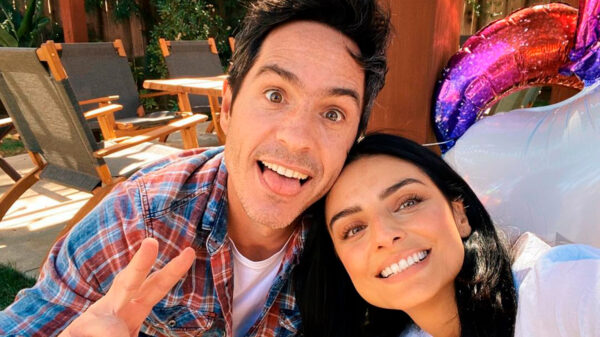 Aislinn Derbez rompe en llanto al hablar de Mauricio Ochmann