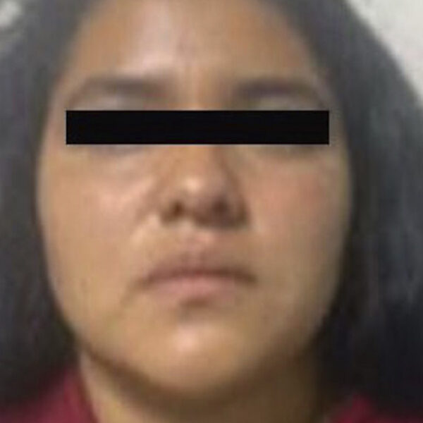 Sorprende policía a mujer que cargaba un cadáver en un costal