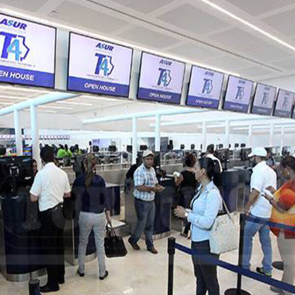 Recupera Cancún dos terceras partes de sus vuelos