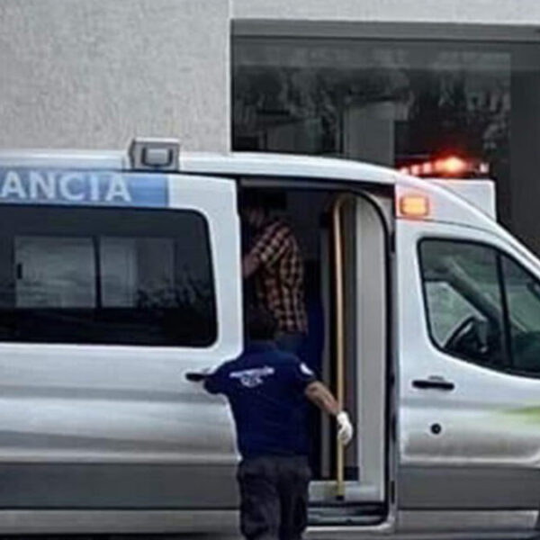 Sujetos disparan contra caseta de hospital; matan a guardia y hieren a otro