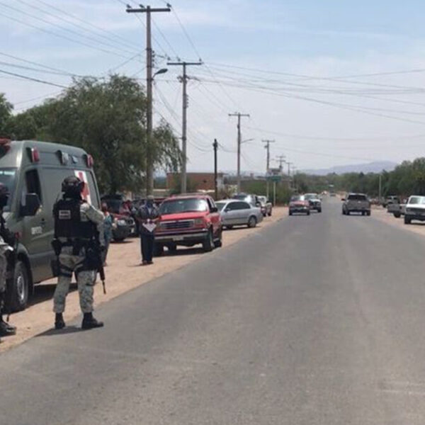 Muere un adulto y un bebé tras ataque ha puesto de vacunación de Covid-19