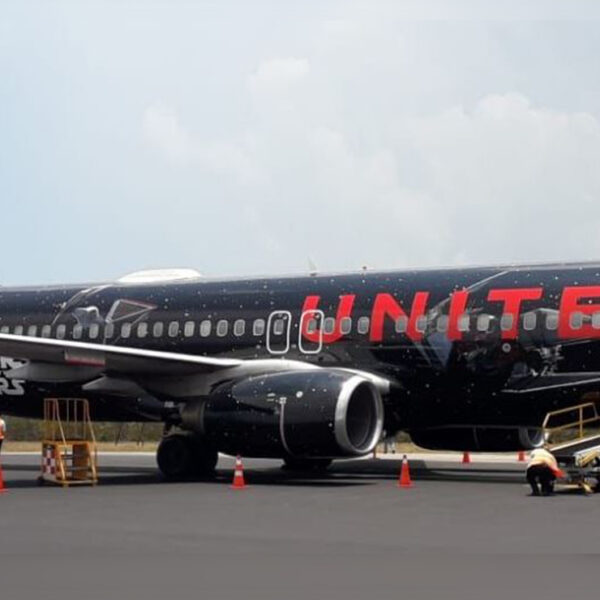La Fuerza llega a Cozumel, en avión de Star Wars